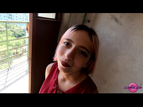 ❤️ 學生性感在內陸吸了一個陌生人 - 射在他臉上 ☑ 色情視頻 在我們 ❌️